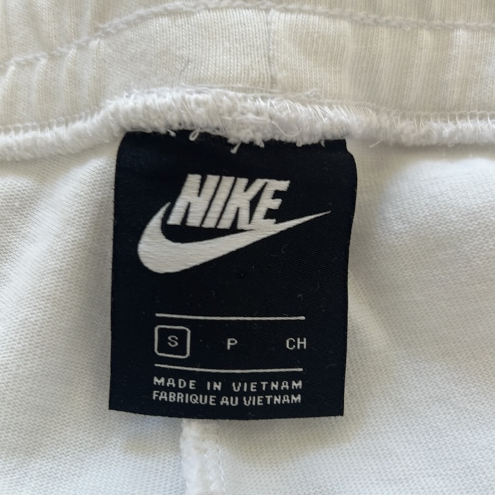 Nike White Cropped Sweatpants - Picture 7 of 8